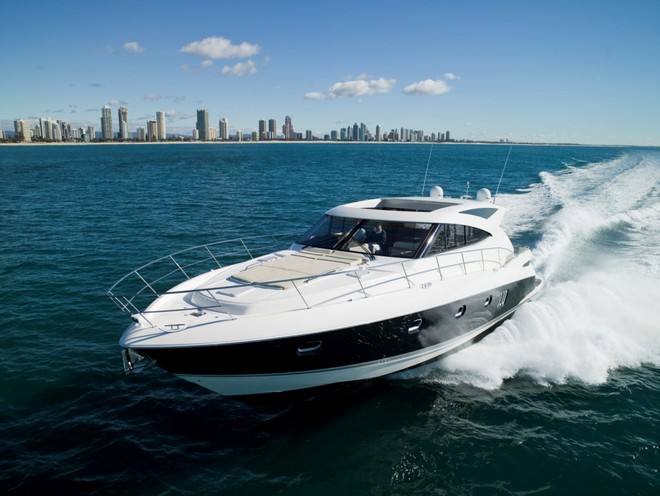Featuring new IPS technology, the 5800 Sport Yacht powers ahead © Ross Eason